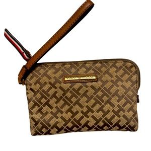 ‘TOMMY HILFIGER’ WRISTLET!!